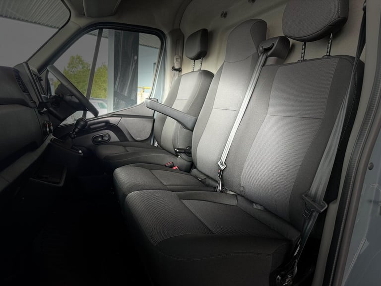 2022 Renault Master 2.3 dCi 35 Business+ FWD LWB Medium Roof Euro 6 4dr PANEL VAN Diesel Manual