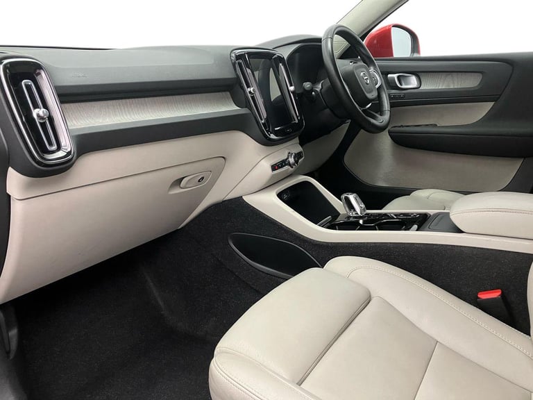 2020 Volvo XC40 2.0 B4P Inscription Pro 5dr Auto Estate Automatic