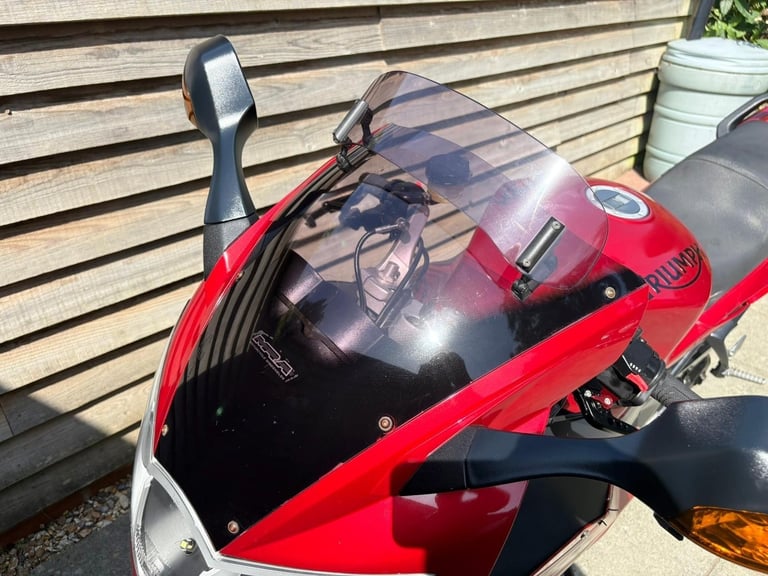 2007 / 07 Triumph Sprint 1050 £1900 Red 42803 miles.