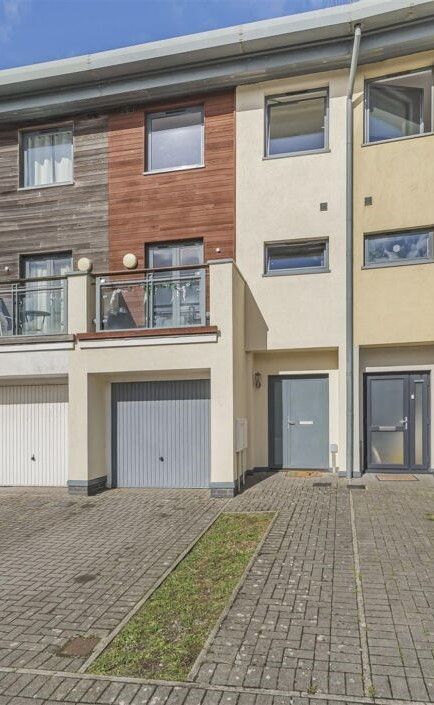 swansea marina 4 bed townhouse-looking for rural property or project