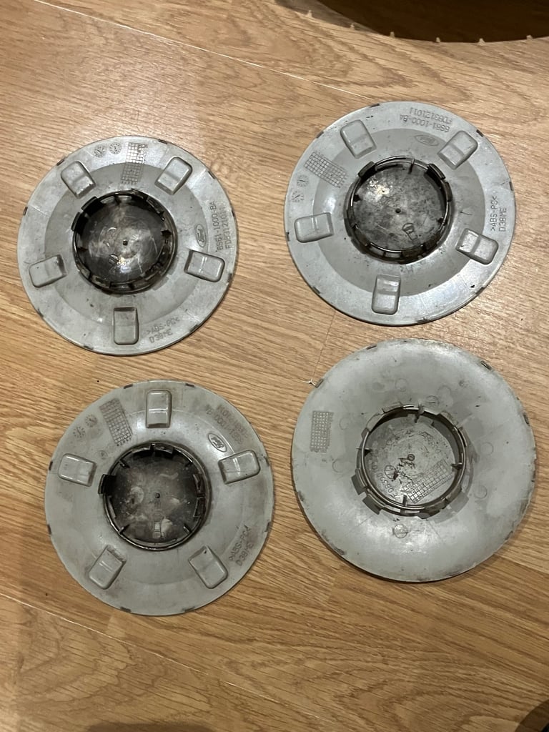 Genuine Ford Fiesta MK6 Alloy wheel centre caps X4
