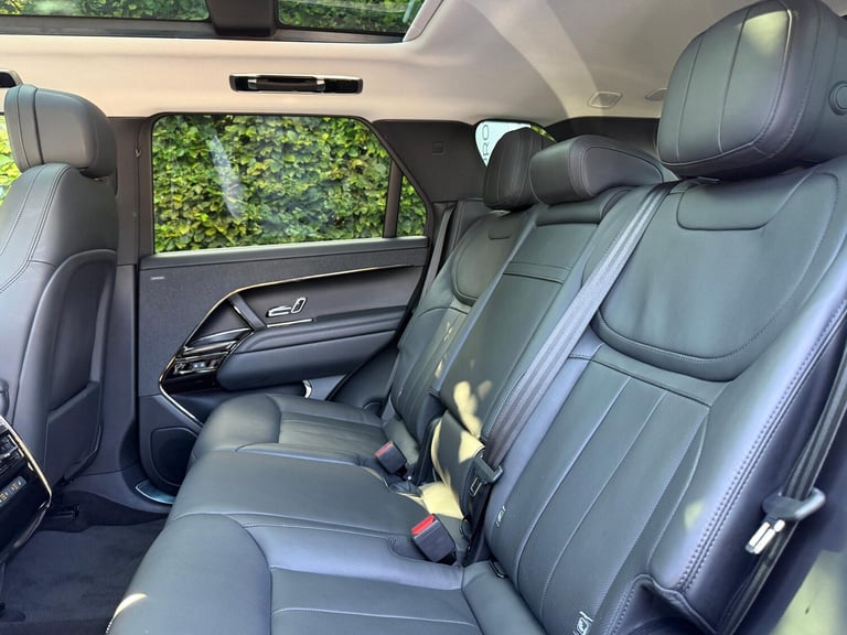 2024 Land Rover Range Rover Sport 3.0 D300 MHEV Dynamic SE SUV 5dr Diesel Auto 4WD Euro 6 (s/s) (...