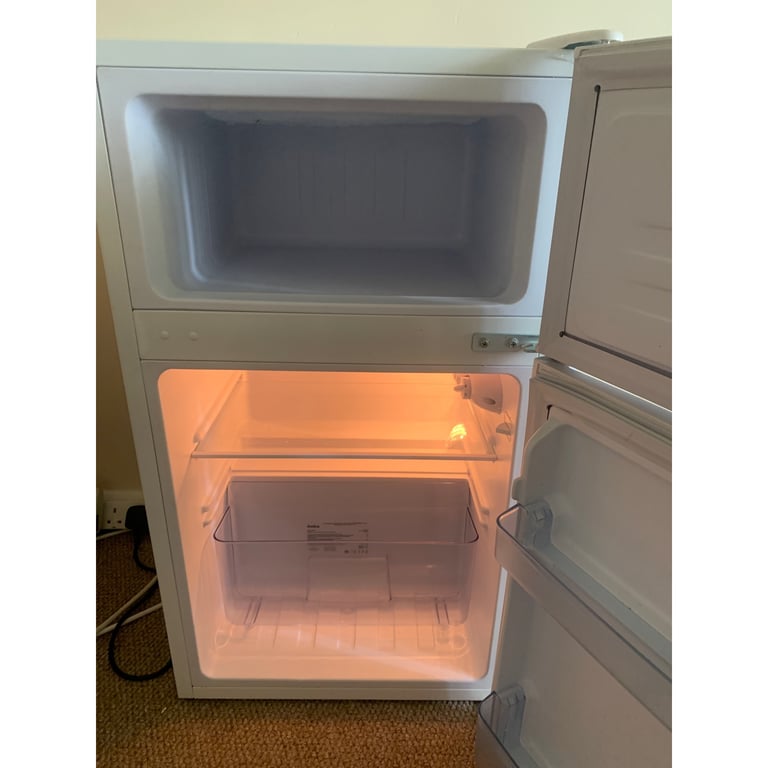 Under counter fridge freezer 