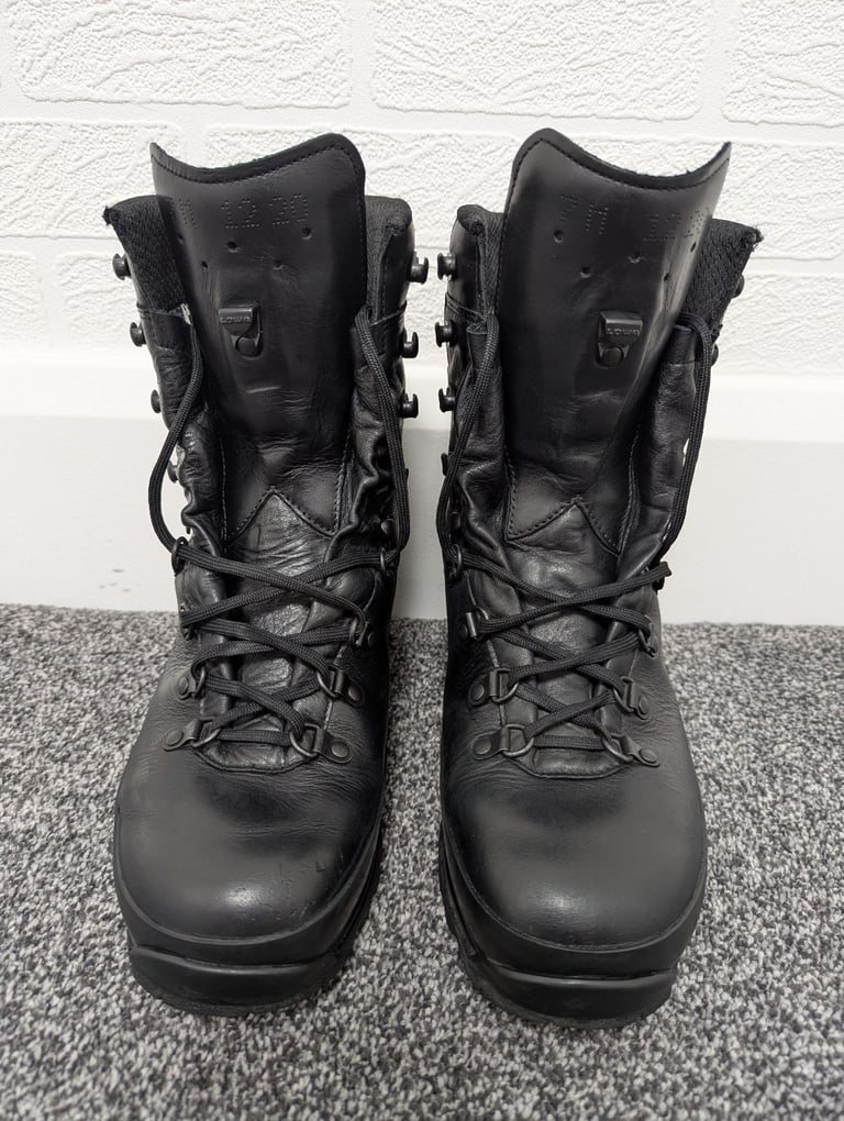 Great Condition LOWA Military Combat Boots GORE-TEX® Black / Size 7 UK / FREE LOCAL DELIVERY