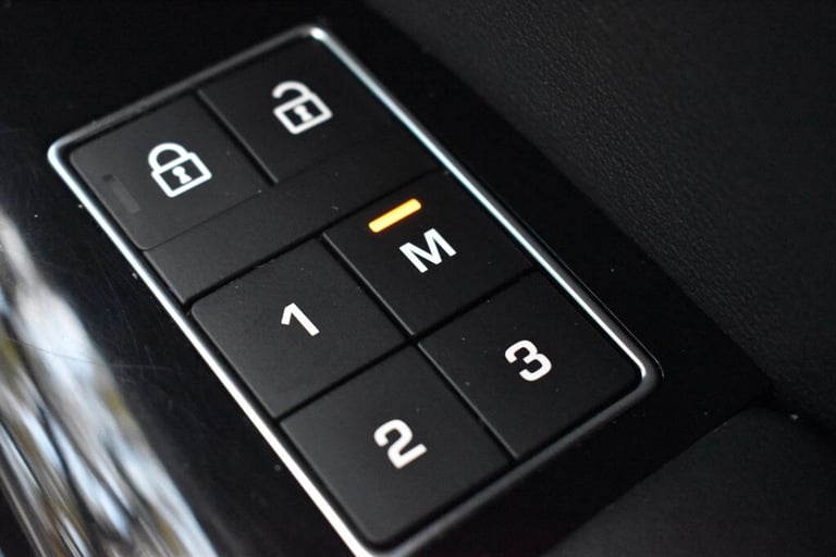 2021 Land Rover Range Rover Sport HSE SILVER+Panoramic Roof and Electric Deployable Tow Pack Esta...