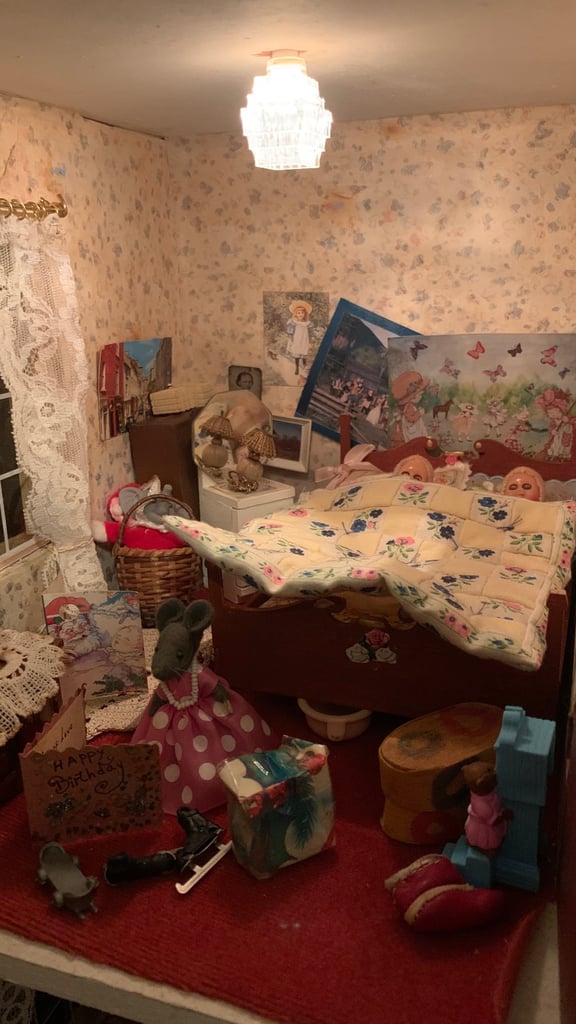 Lovely unique collectible wooden dolls house (1/12th scale), with lighting and contents 