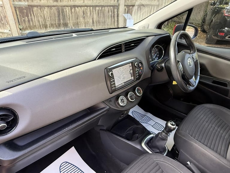 2019 Toyota Yaris 1.5 VVT-i Icon Tech Euro 6 5dr HATCHBACK Petrol Manual