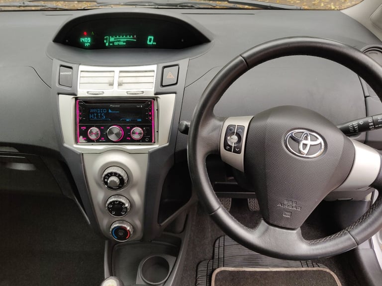 TOYOTA YARIS T2 1.0 VVT-I 2008 08 REG MET SILVER 3 DOORS  5 SPEED MANUAL 132K MILES ULEZ FREE SUPERB
