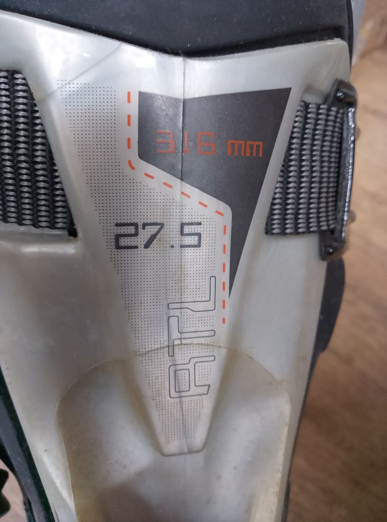 Ski boots great condition. . . 