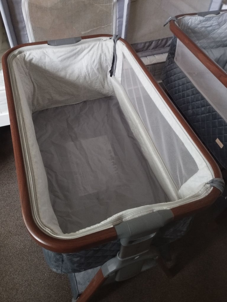 image for 2x Cozee Luxe Newborn Cribs 