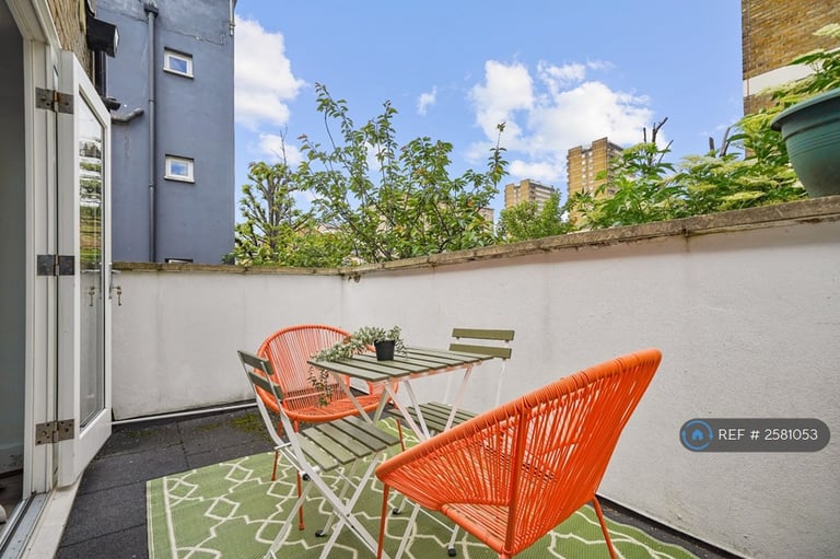 Studio flat in Roman Road, London, E3 (#2581053)