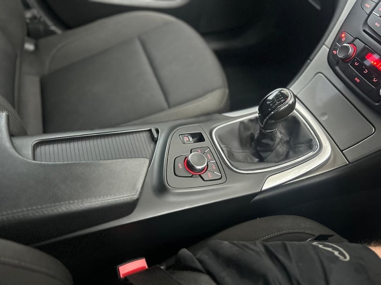 Vauxhall, INSIGNIA, Hatchback, 2013, Manual, 1956 (cc), 5 doors