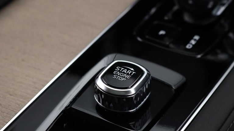  Volvo XC90 B5 (P) AWD Plus Dark (Sunroof, Harman Kardon, 360 Camera) Petrol/Electric Hybrid Auto...