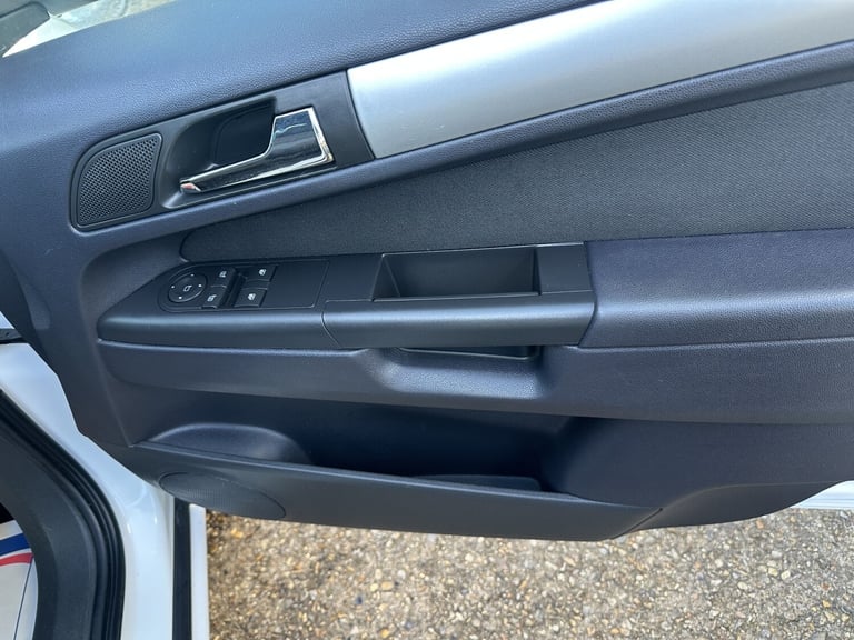 VAUXHALL ZAFIRA 1.6 16V Exclusiv 2012