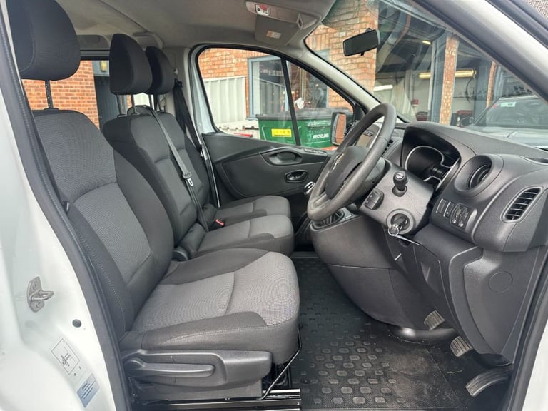 Renault Trafic SL28 ENERGY dCi 120 Business 9 Seater Diesel