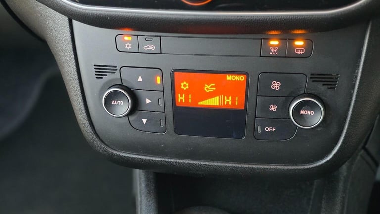 FIAT PUNTO 1.4 Easy Euro 6 (s/s) 5dr 2015