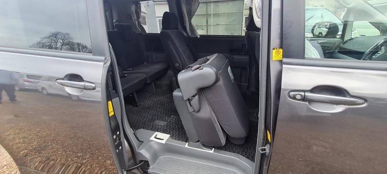 TOYOTA NOAH WELCAB WITH DISABILITY / DISABLED ACCESS SEAT