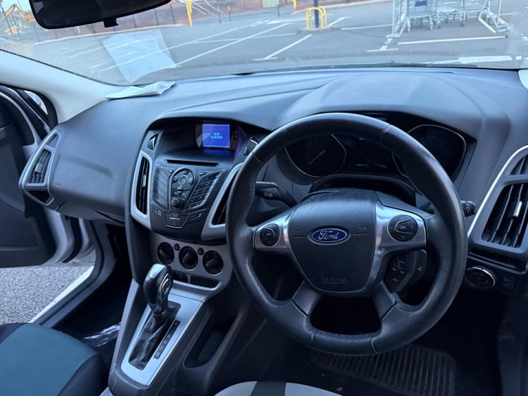  Ford Focus 1.6 Zetec Powershift Euro 5 5dr Petrol Automatic