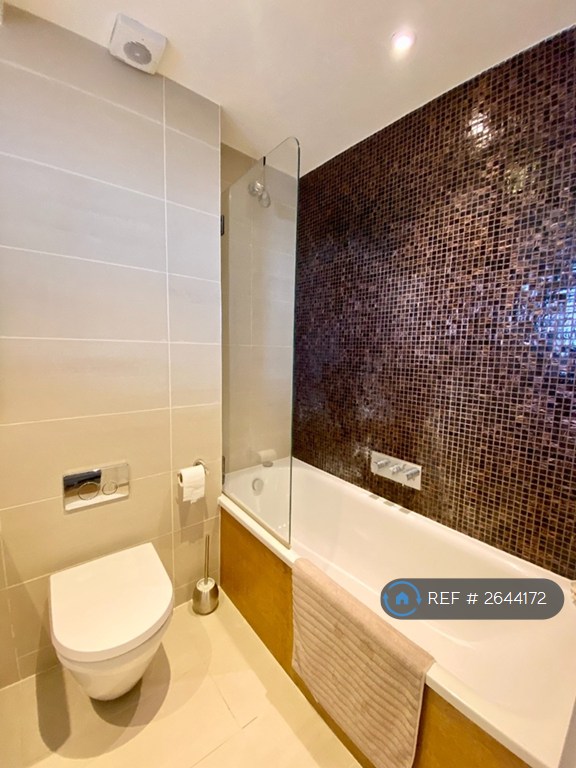 1 bedroom flat in Noble House, London, N16 (1 bed) (#2644172)