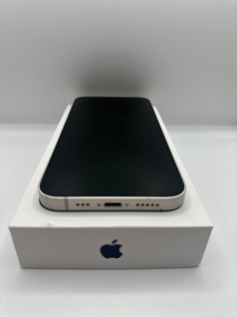 PRISTINE: Apple iPhone 13, 128gb, White (UNLOCKED)