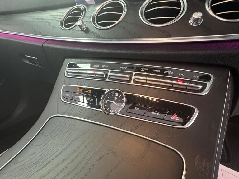 MERCEDES-BENZ E CLASS 2.0 E300d AMG Line Night Edition (Premium Plus) G-Tronic+