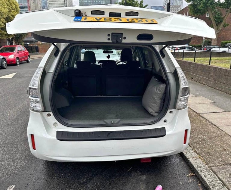 Toyota prius plus hybrid 
