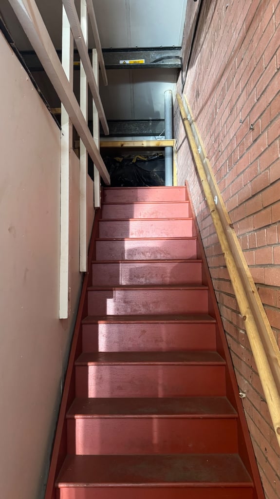 Commercial unit with private parking available for rent 