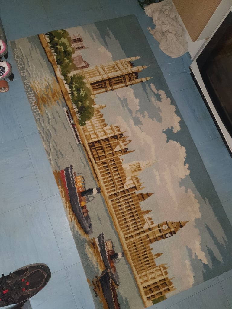 image for 6ft Houses Of Parliament Wool Rug , Good Condition, Hardly Used, Clean, Very Collectable