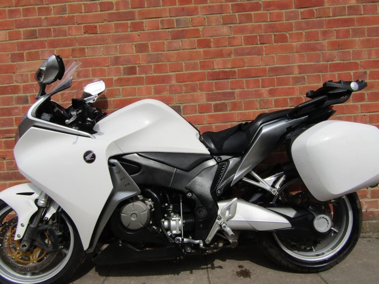 HONDA VFR1200F THE ULTIMATE SPORTS TOURER LOVELY BIKE IN GREAT CONDITION