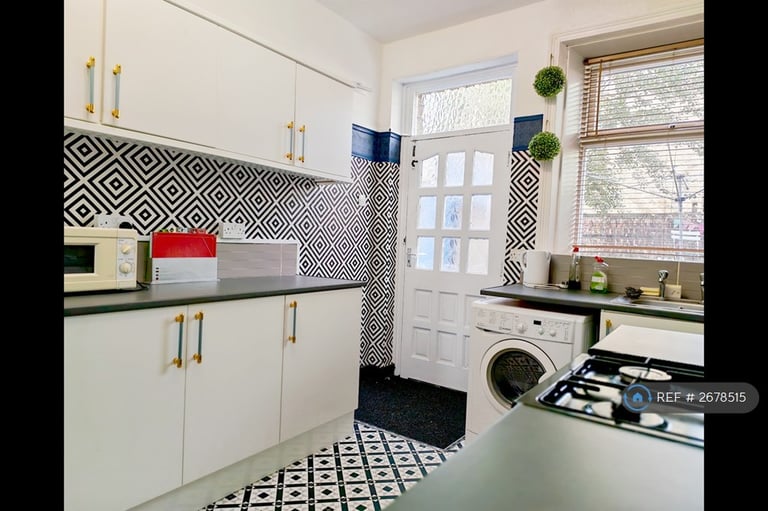 1 bedroom in Shay Lane, Halifax, HX2 (#2678515)