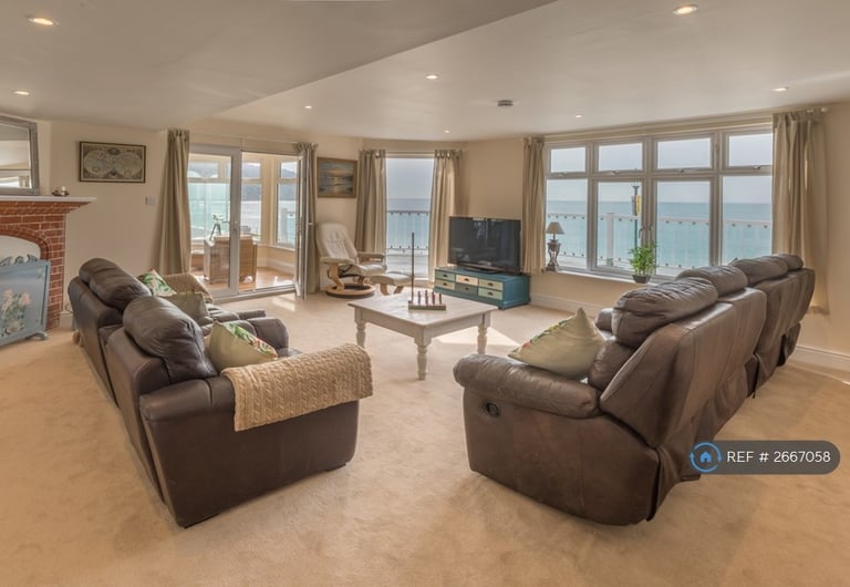 3 bedroom flat in Pilots Point, Totland Bay, PO39 (3 bed) (#2667058)