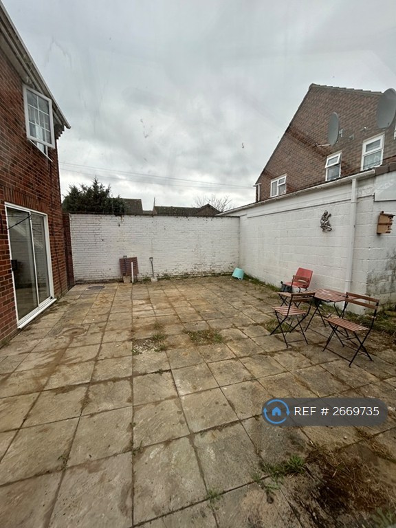 1 bedroom in Laxton Walk, Cheltenham, GL51 (#2669735)