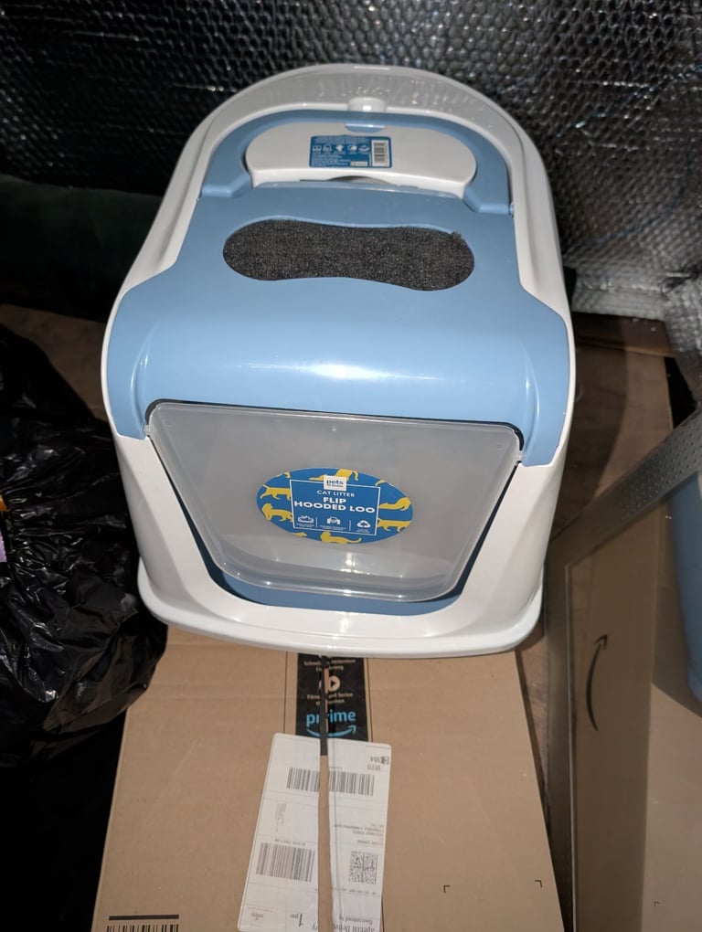NEW Pets at home hooded litter box 