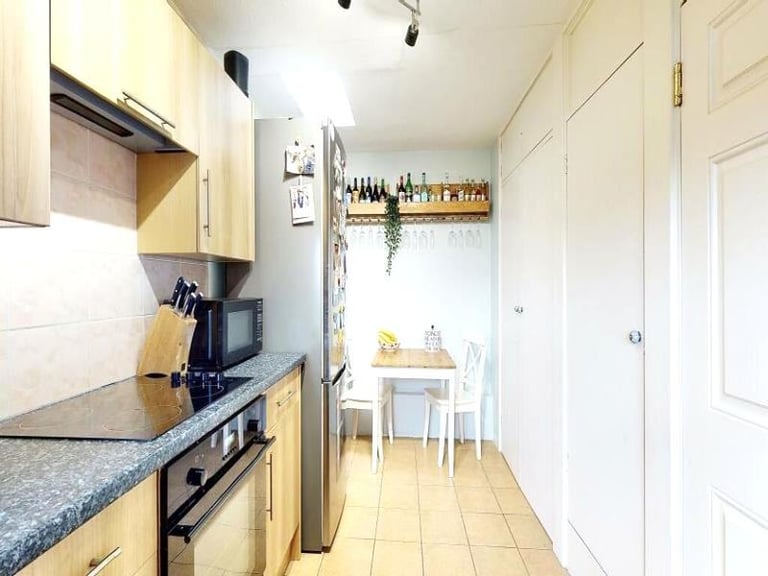 🏠 Bright and spacious room available in a shared flat in Great London🏠