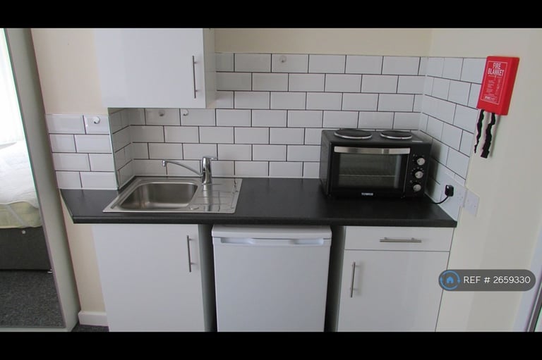 Studio flat in Self Contained, Coventry, CV2 (#2659330)