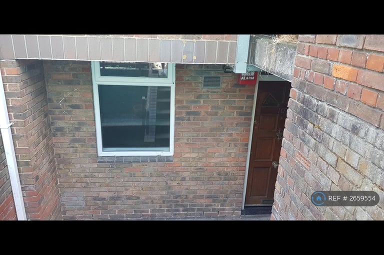 1 bedroom flat in Reginald Road, London, SE8 (1 bed) (#2659554)