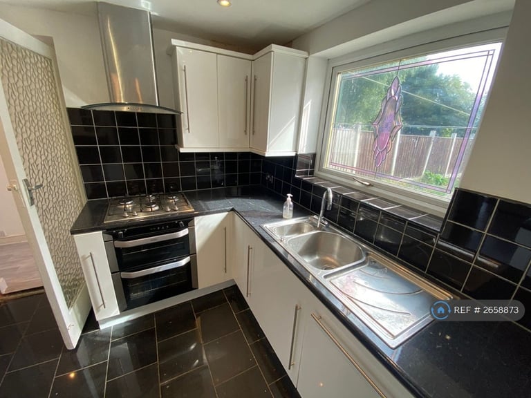 2 bedroom house in Berry Hill Avenue, Knowsley, Prescot, L34 (2 bed) (#2658873)