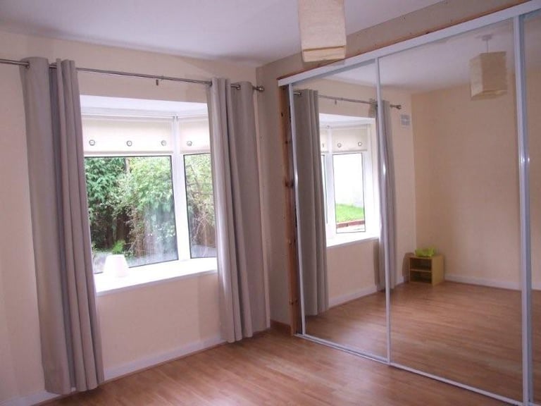 Bearsden , spacious 5 Double Bedroom house 