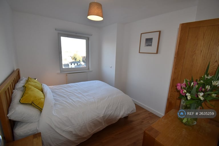 3 bedroom flat in Woolmonger Street, Northampton, NN1 (3 bed) (#2635259)