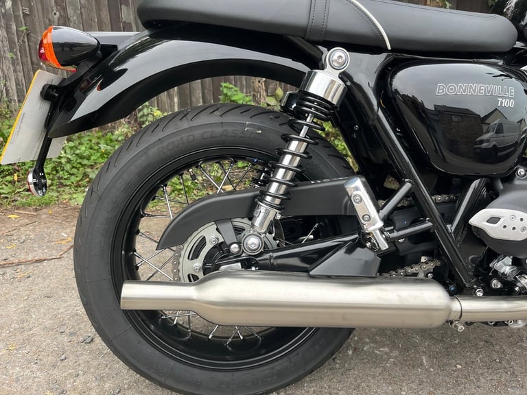 TRIUMPH BONNEVILLE T100, 2025(75), 6 DELIVERY MILES, STUNNING MOTORCYCLE, £8995