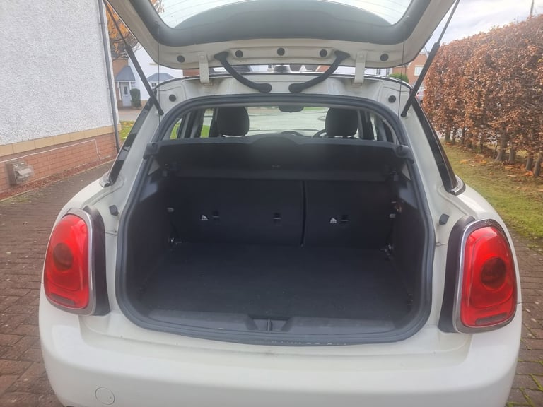 Mini Cooper D Euro 6 1496 (cc), 5 doors