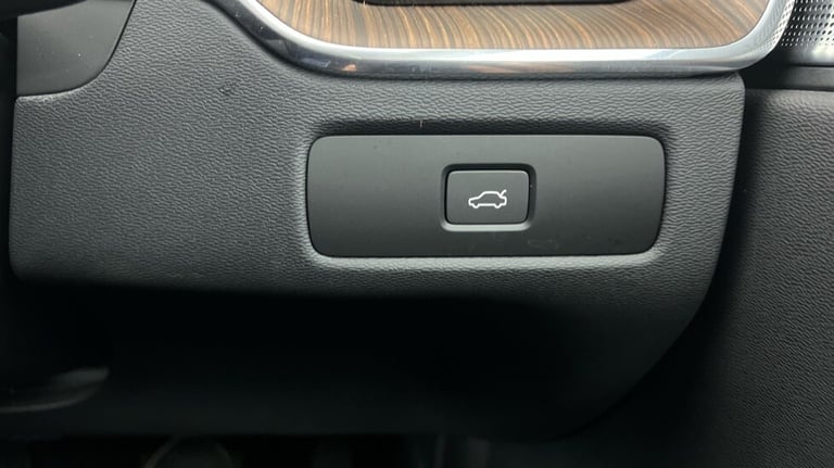 2022 Volvo XC60 Ultimate, B5 AWD mild hybrid, Petrol, Dark Estate Petrol Automatic