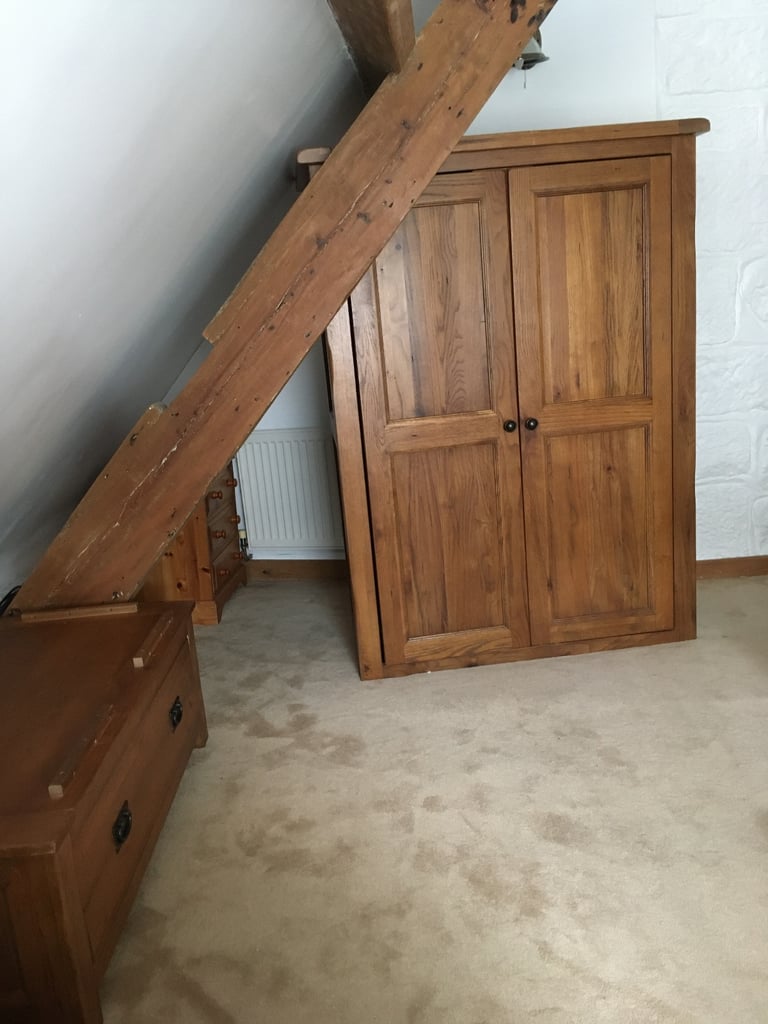 Beautiful solid Oak Furniture Land rustic double wardrobe & large deep drawer EXCELLENT CONDITION 