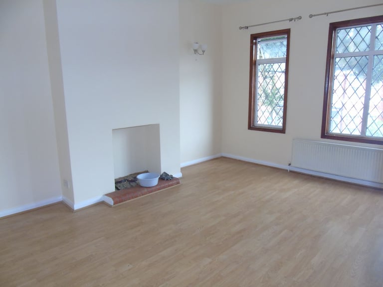 Refurbished 3 double bedroom Property located 2 minutes walk to station 
