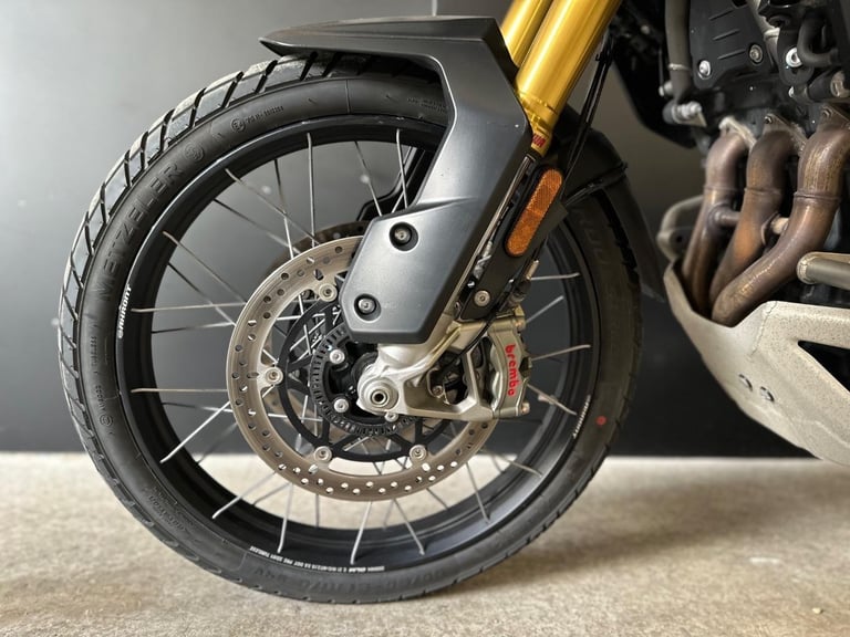 STUNNING ONE OWNER 2023/23 TRIUMPH TIGER 1200 RALLY PRO MOTORCYCLE 