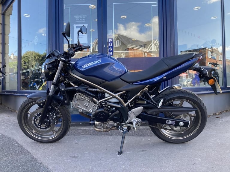 SUZUKI SV650 2025 - 1 OWNER - LOW MILES - FIRST SERVICE COMPLETE - TANK PAD