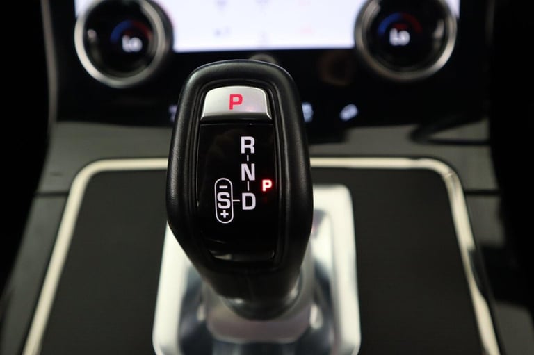 2022 Land Rover Range Rover Evoque 1.5 P300e 12.2kWh R-Dynamic SE Auto 4WD Euro 6 (s/s) 5dr Autom...