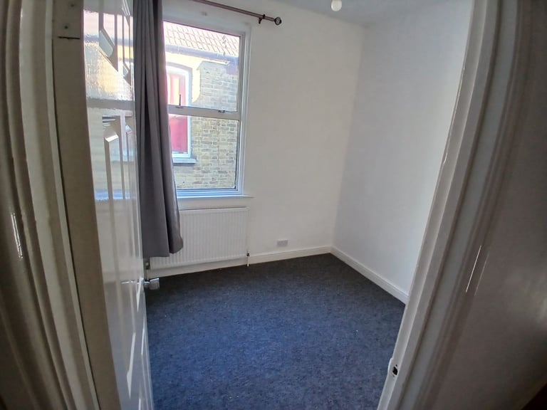lovely three bedroom House for rent in East ham close to green street/east ham