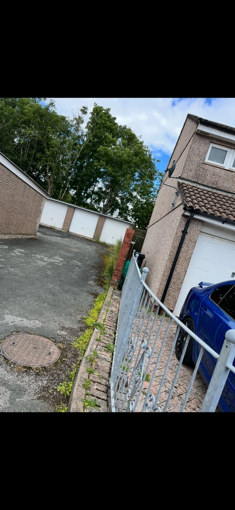 image for Garage to let