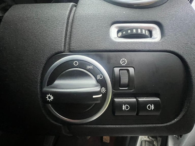LAND ROVER DISCOVERY 4 3.0 SD V6 HSE 2015